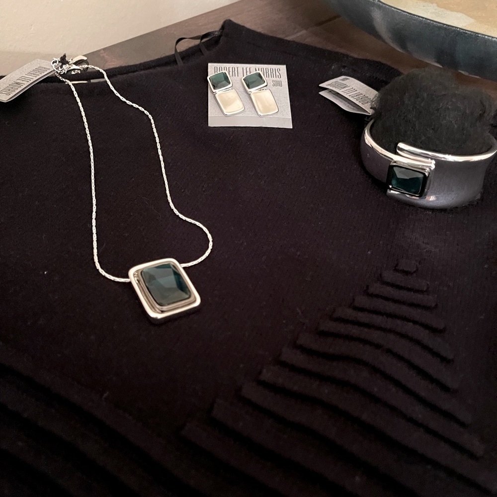 NWT Robert Lee Morris Silver Necklace, earrings and bracelet with stone.
